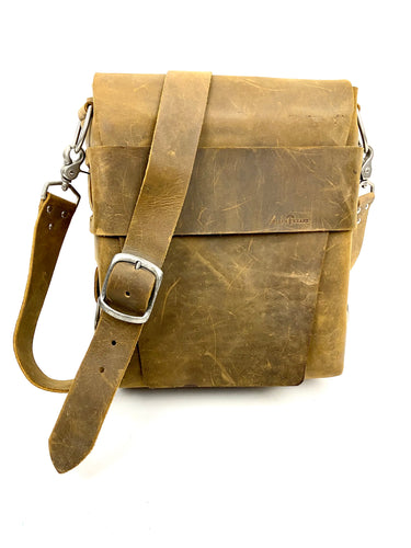 Seasoned No. 312 - The Traveler in Crazy Horse with Front & Rear Inserts and 1 Card Pocket