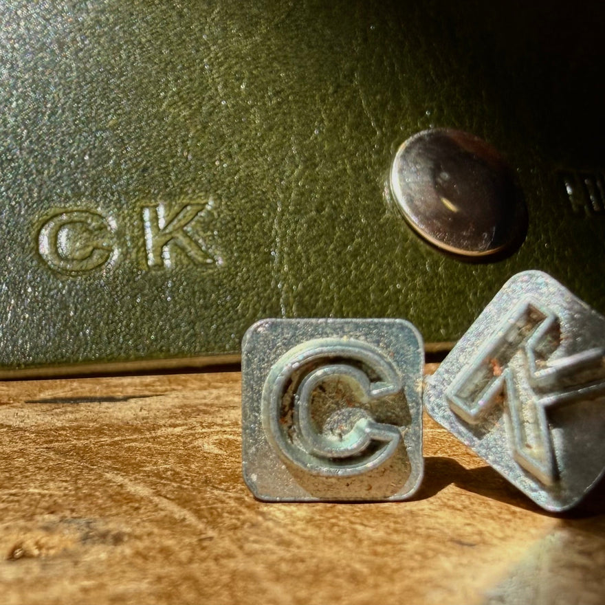 Leather Insights: Navigating Patina, Styles, and Traditional