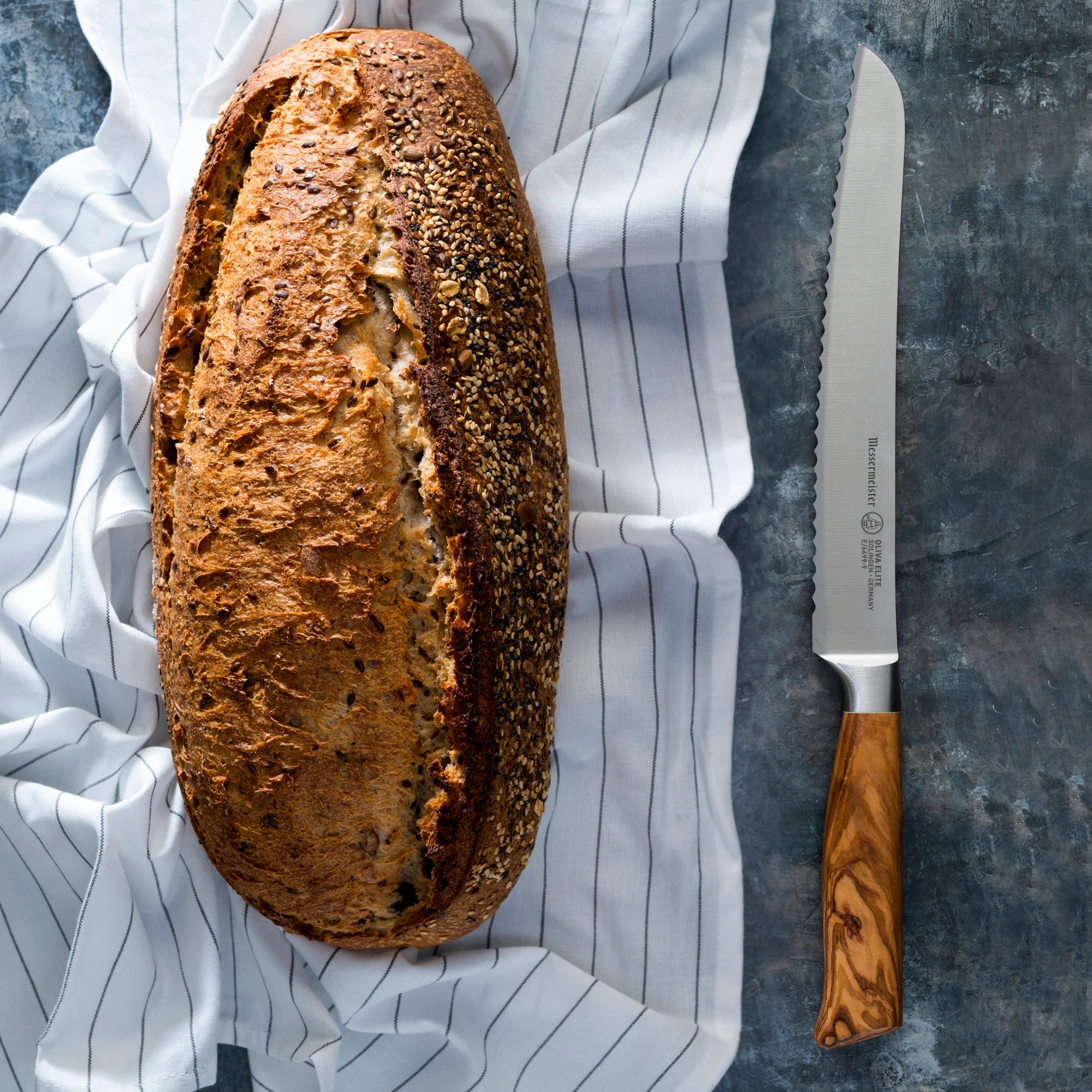 Elite Scalloped Bread Knife