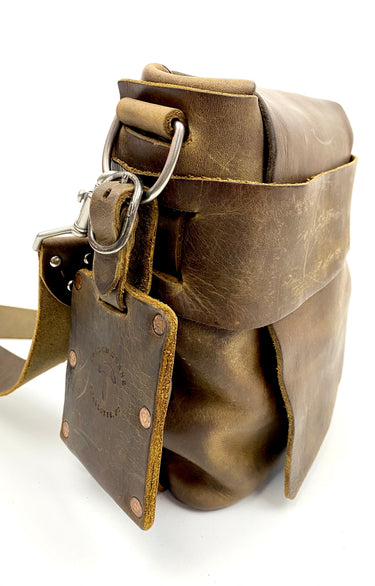 Seasoned No. 312 - The Traveler in Crazy Horse w/ Rear Insert + Luggage Tag
